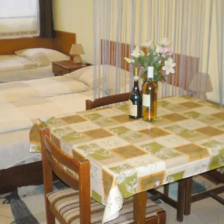 Amazing In W/ Wifi And 1 Bedrooms * 鲍洛通费尼韦什